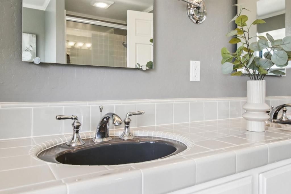 Image 61 of property listing at 733 Temescal Way, Redwood City, CA 94062