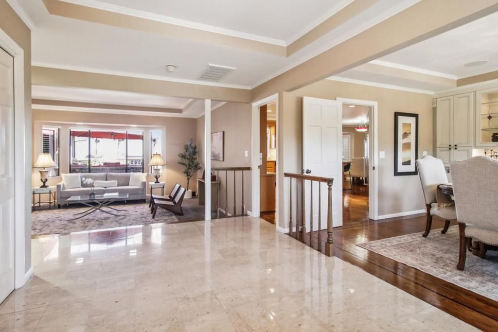 Image 8 of property listing at 733 Temescal Way, Redwood City, CA 94062