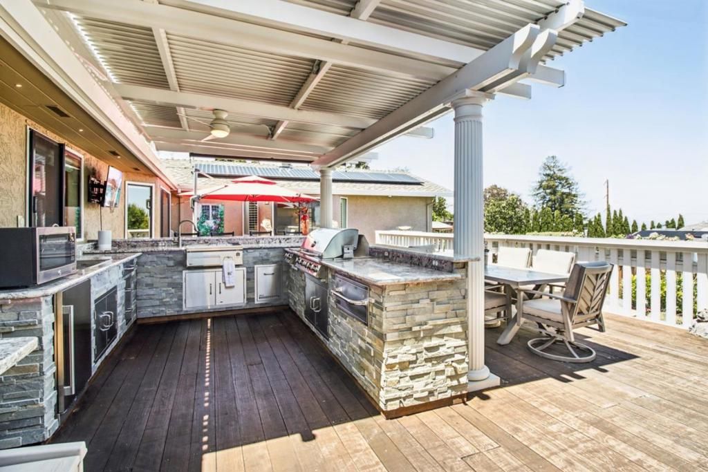 Image 84 of property listing at 733 Temescal Way, Redwood City, CA 94062