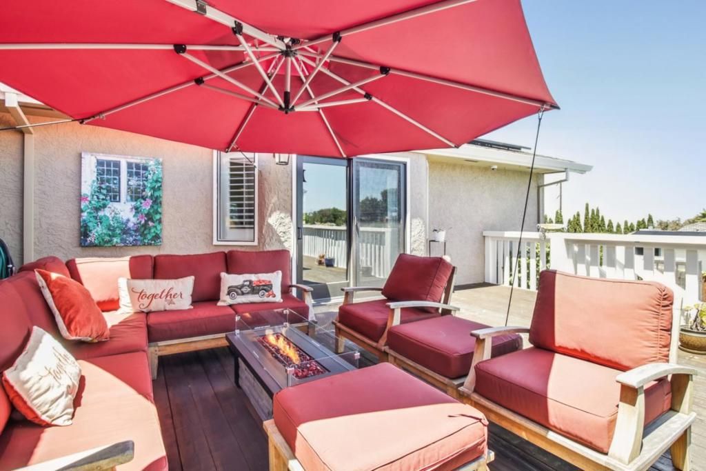 Image 92 of property listing at 733 Temescal Way, Redwood City, CA 94062