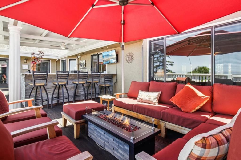 Image 93 of property listing at 733 Temescal Way, Redwood City, CA 94062