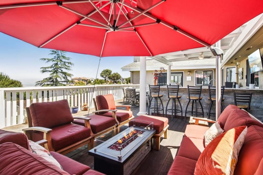 Image 94 of property listing at 733 Temescal Way, Redwood City, CA 94062
