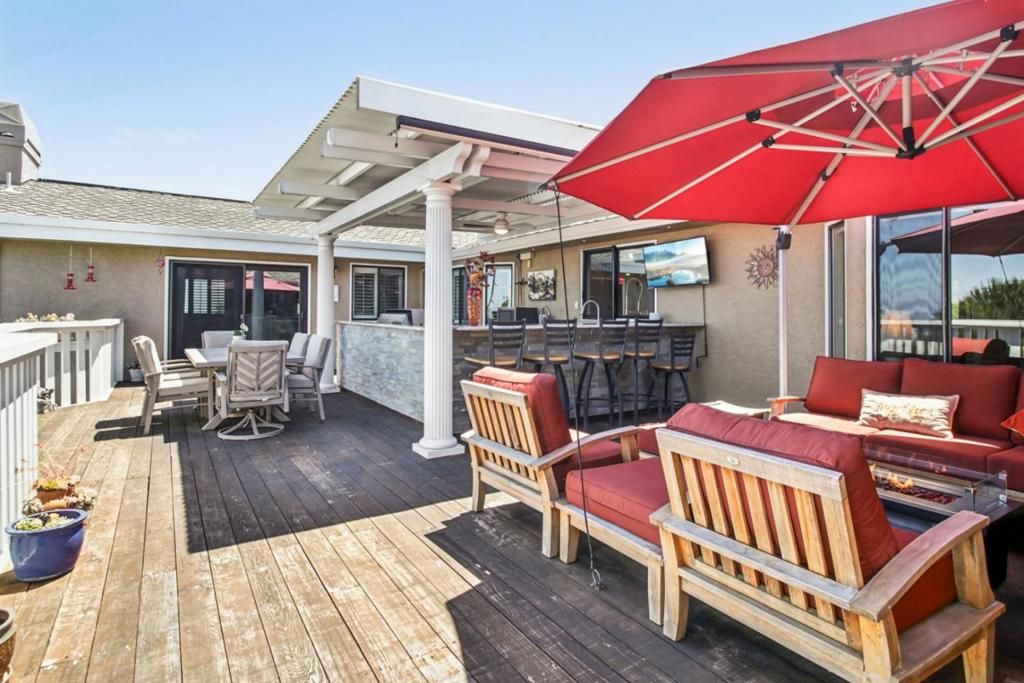 Image 95 of property listing at 733 Temescal Way, Redwood City, CA 94062