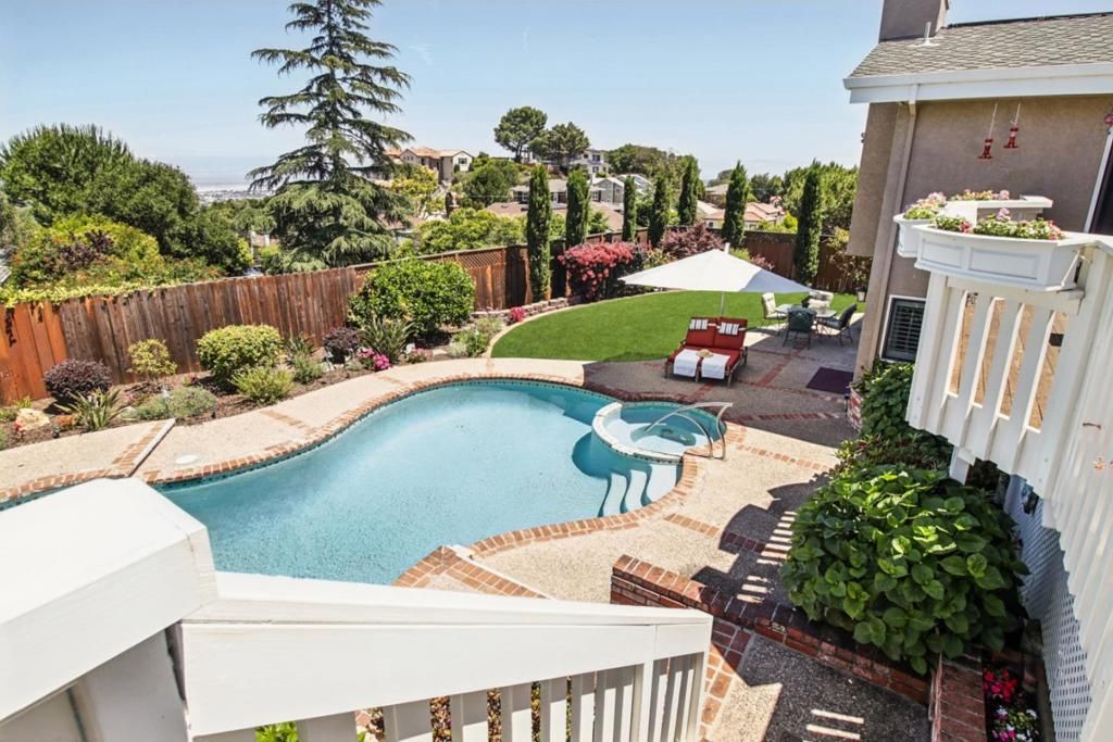 Image 98 of property listing at 733 Temescal Way, Redwood City, CA 94062