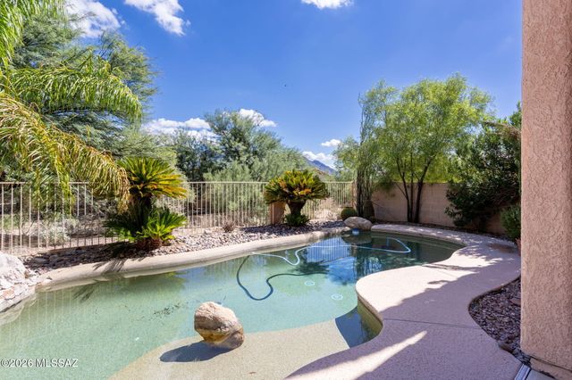 11122 N Desert Flower Drive, Tucson, AZ 85737
