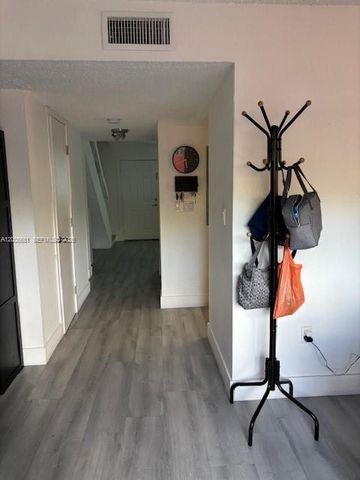 10720 NW 7th St 7A, Miami, FL 33172