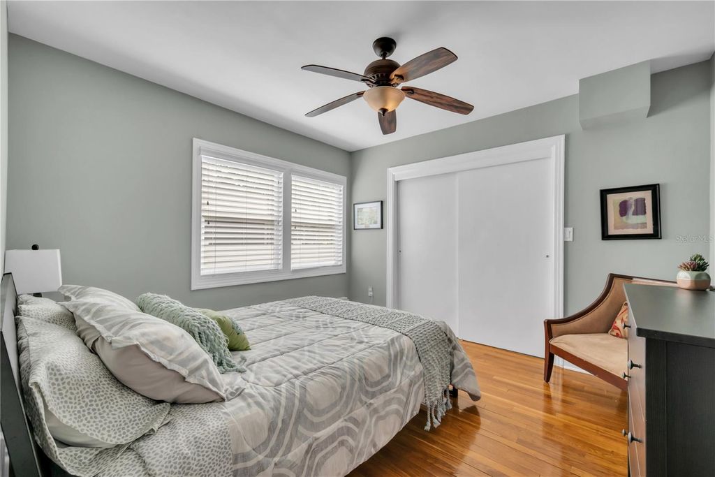 Image 14 of property listing at 812 W CORAL STREET, Tampa, FL 33602