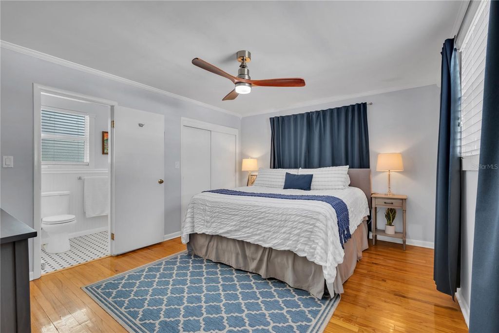 Image 15 of property listing at 812 W CORAL STREET, Tampa, FL 33602