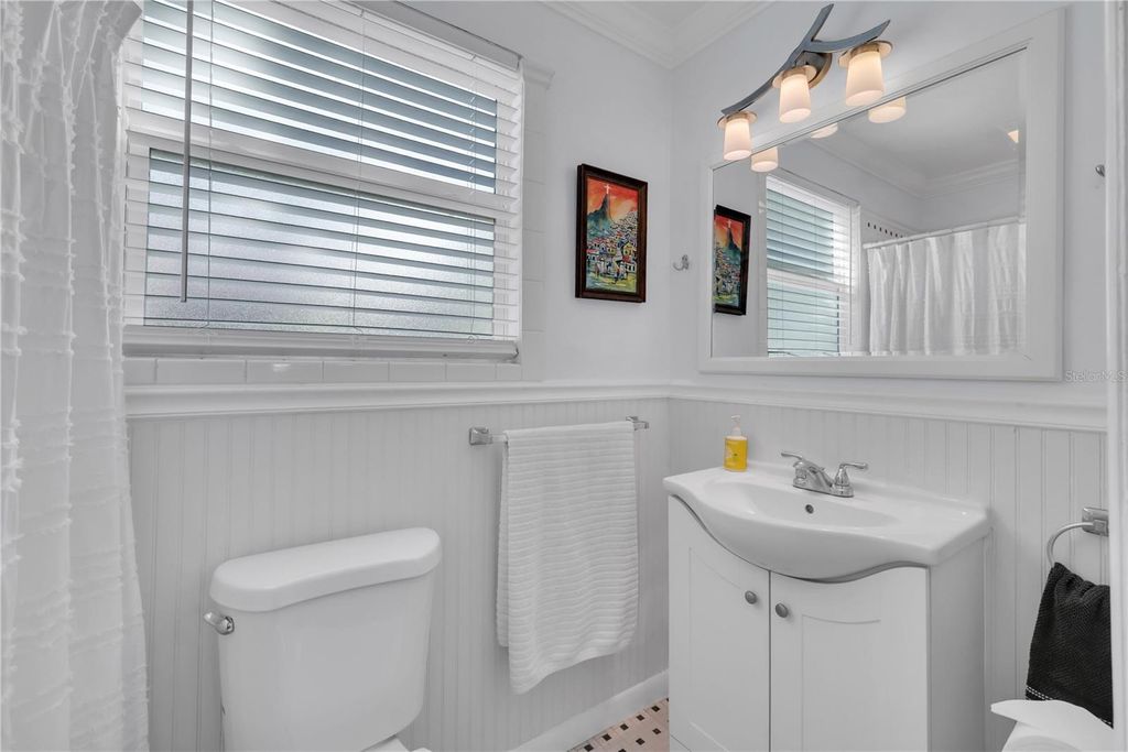 Image 17 of property listing at 812 W CORAL STREET, Tampa, FL 33602