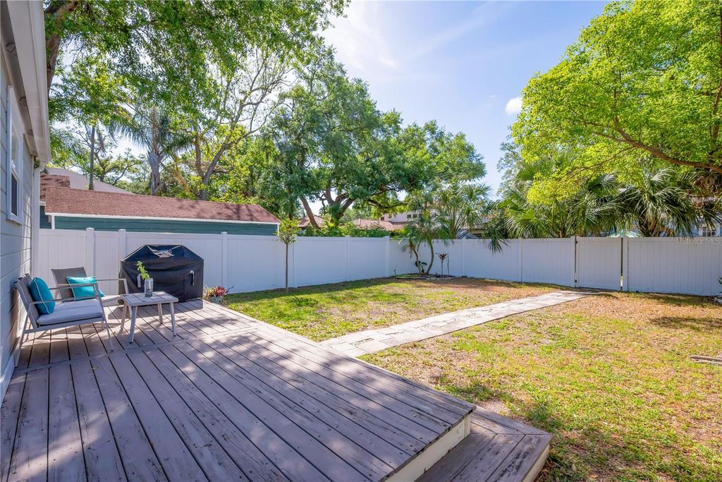 Image 20 of property listing at 812 W CORAL STREET, Tampa, FL 33602