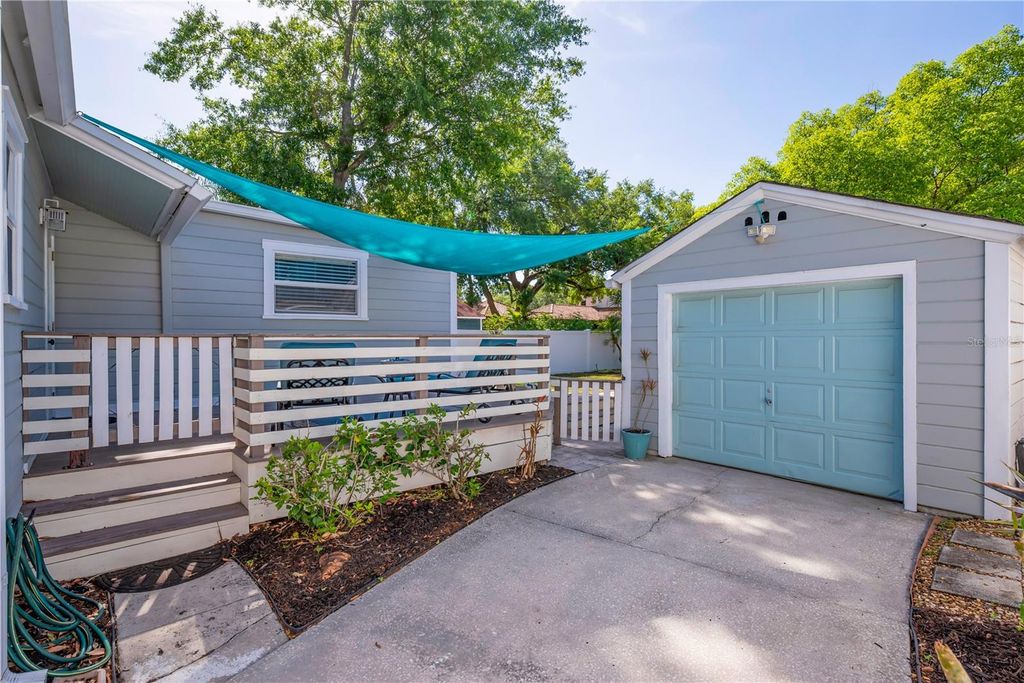 Image 23 of property listing at 812 W CORAL STREET, Tampa, FL 33602