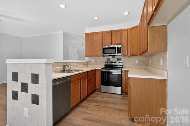 13711 Singleleaf Lane, Charlotte, NC 28278