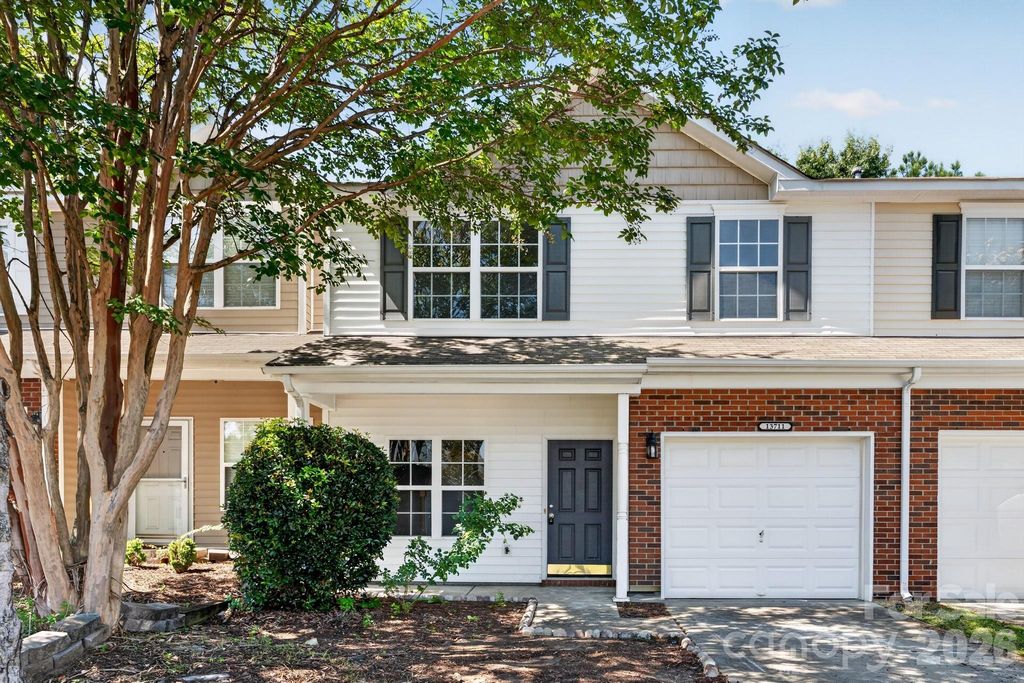 13711 Singleleaf Lane, Charlotte, NC 28278