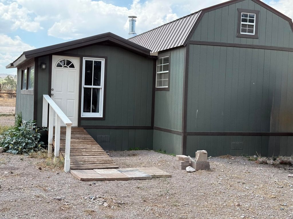 25 BRUMMETT Lane, San Acacia, NM 87831