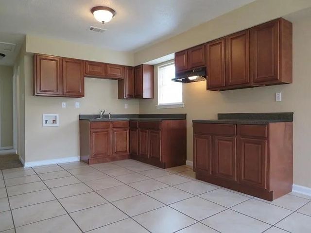 2436 CHATTERING LN, Memphis, TN 38127