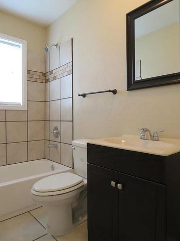 2436 CHATTERING LN, Memphis, TN 38127