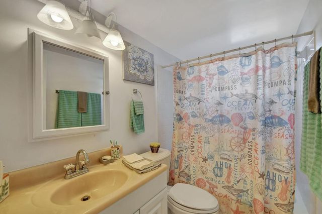 2121 NE 1st Court 105, Boynton Beach, FL 33435