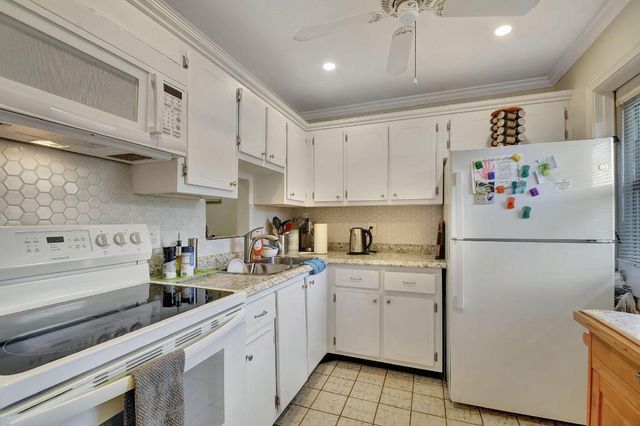 2121 NE 1st Court 105, Boynton Beach, FL 33435