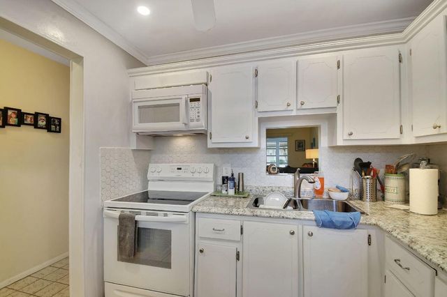 2121 NE 1st Court 105, Boynton Beach, FL 33435