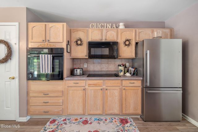 1150 Dianne Court, Rotterdam, NY 12303