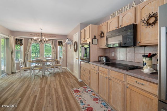 1150 Dianne Court, Rotterdam, NY 12303