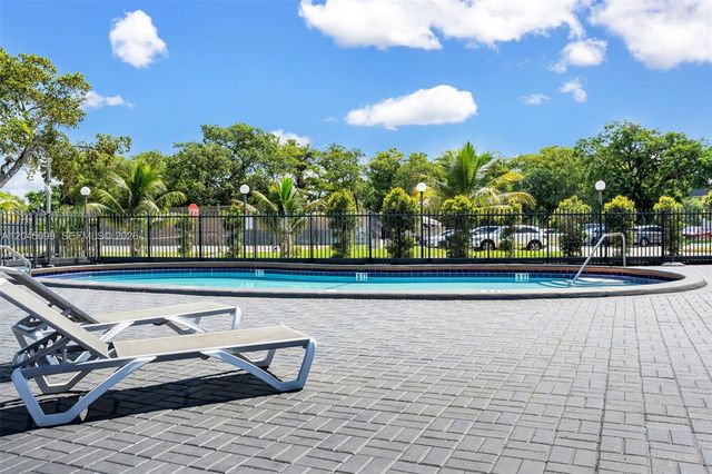 8020 N Colony Circle N. 304, Tamarac, FL 33321