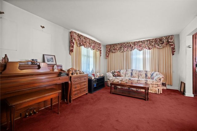 1521 Pacific Ave, Harrison Twp, PA 15065