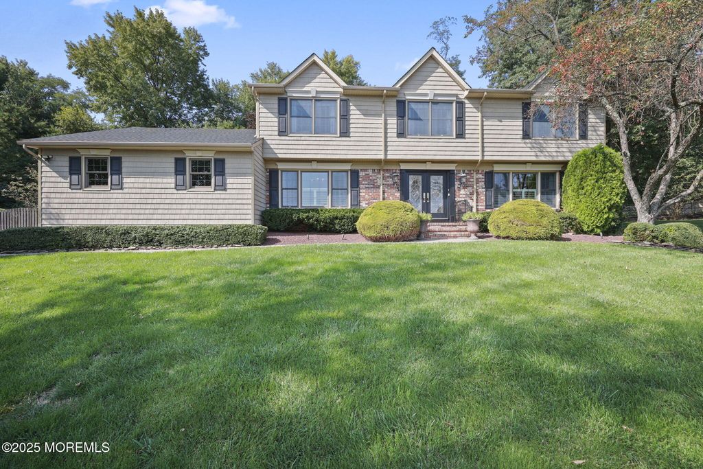 5 Mallard Court, Manalapan, NJ 07726