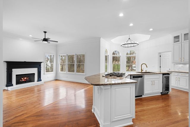 828 Woodburn Dr, Brentwood, TN 37027