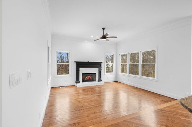 828 Woodburn Dr, Brentwood, TN 37027