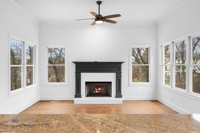 828 Woodburn Dr, Brentwood, TN 37027