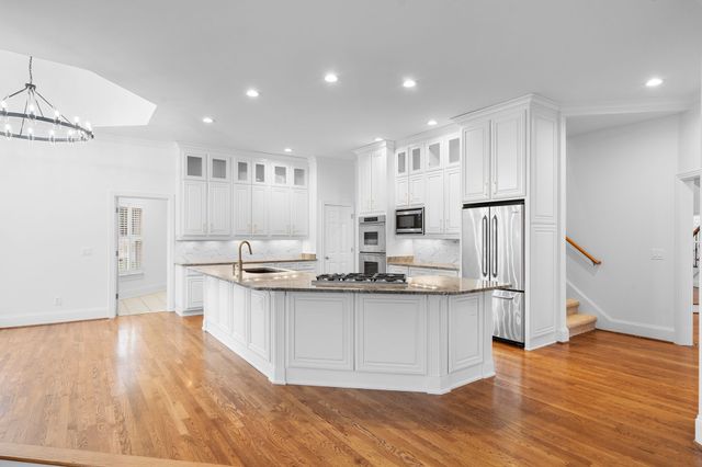 828 Woodburn Dr, Brentwood, TN 37027