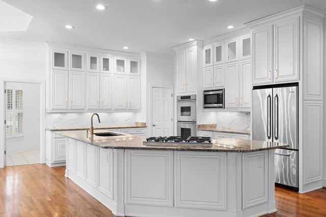 828 Woodburn Dr, Brentwood, TN 37027