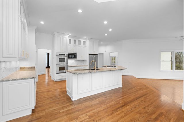 828 Woodburn Dr, Brentwood, TN 37027