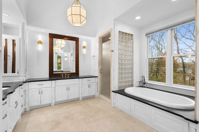 828 Woodburn Dr, Brentwood, TN 37027