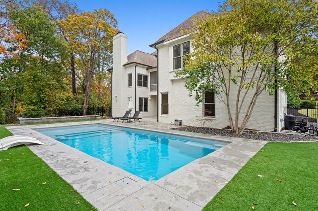 828 Woodburn Dr, Brentwood, TN 37027