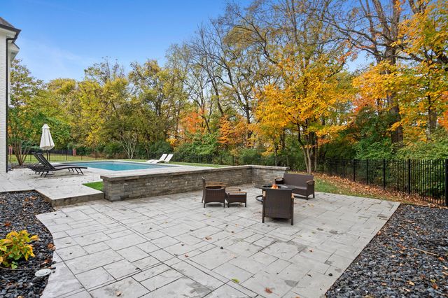 828 Woodburn Dr, Brentwood, TN 37027