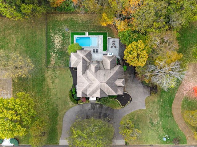 828 Woodburn Dr, Brentwood, TN 37027