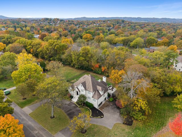 828 Woodburn Dr, Brentwood, TN 37027