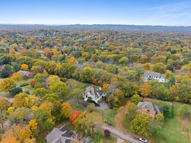 828 Woodburn Dr, Brentwood, TN 37027