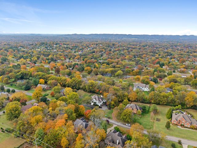 828 Woodburn Dr, Brentwood, TN 37027