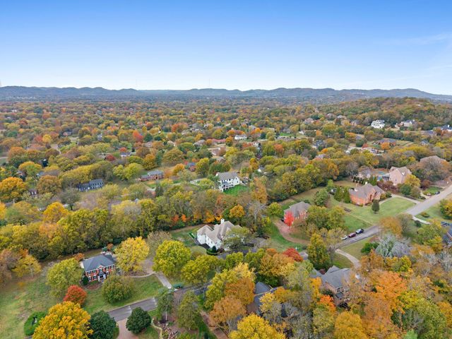 828 Woodburn Dr, Brentwood, TN 37027