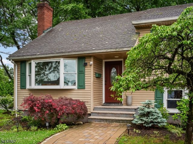 17 Ravine Ct, Clifton City, NJ 07013