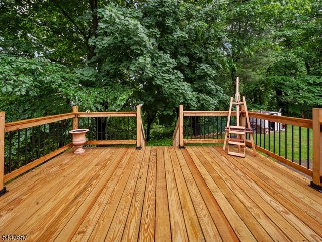 17 Ravine Ct, Clifton City, NJ 07013