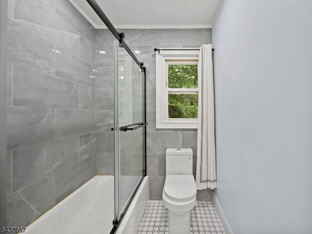 17 Ravine Ct, Clifton City, NJ 07013