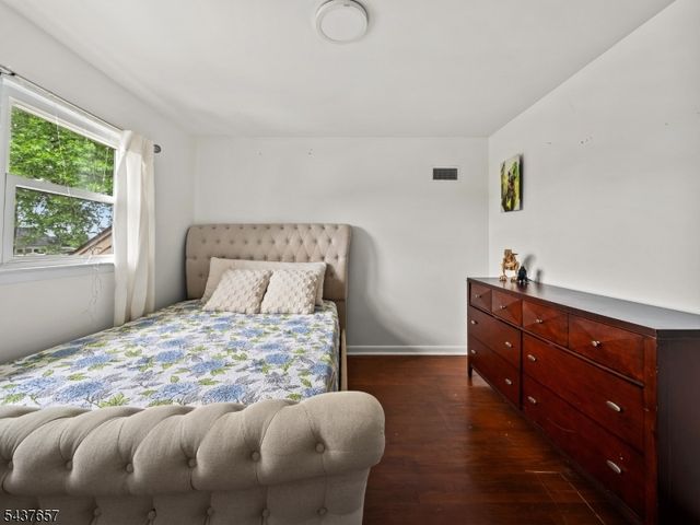 17 Ravine Ct, Clifton City, NJ 07013