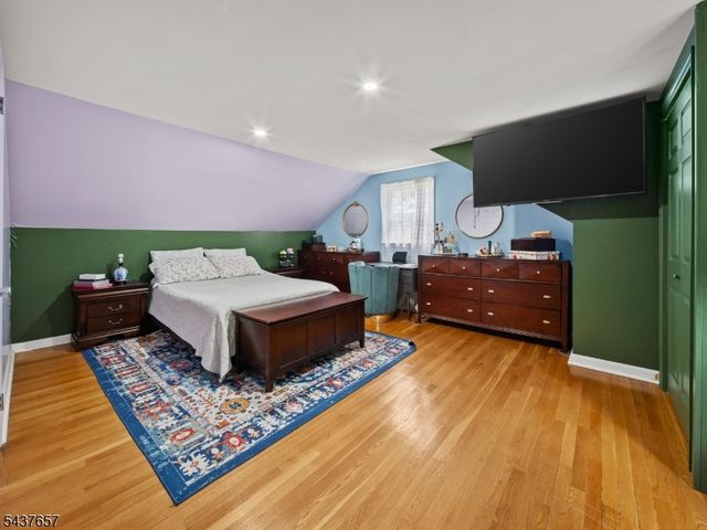17 Ravine Ct, Clifton City, NJ 07013