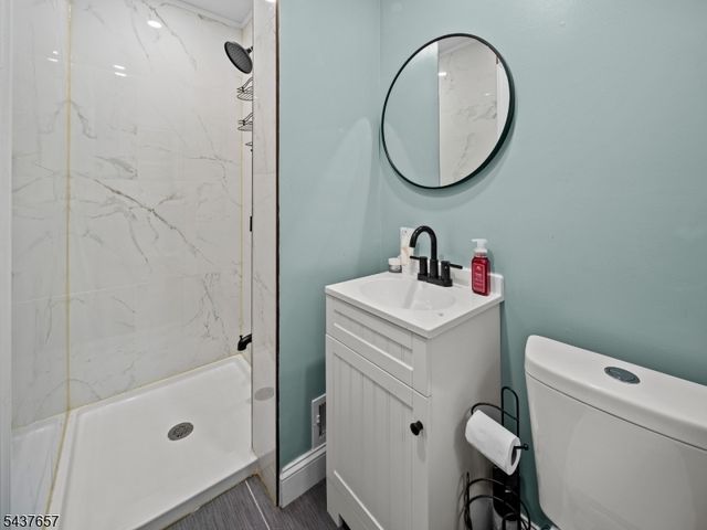 17 Ravine Ct, Clifton City, NJ 07013