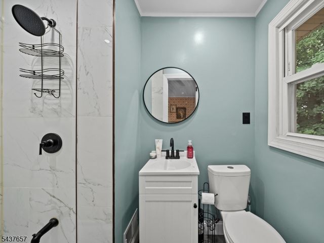17 Ravine Ct, Clifton City, NJ 07013