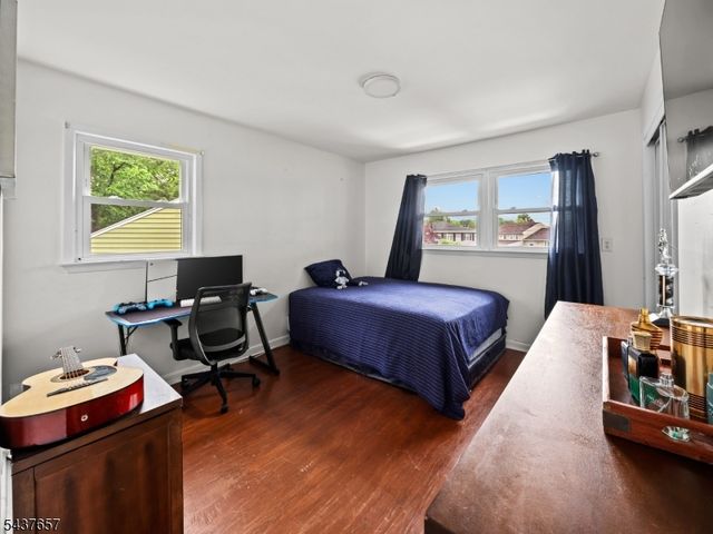 17 Ravine Ct, Clifton City, NJ 07013